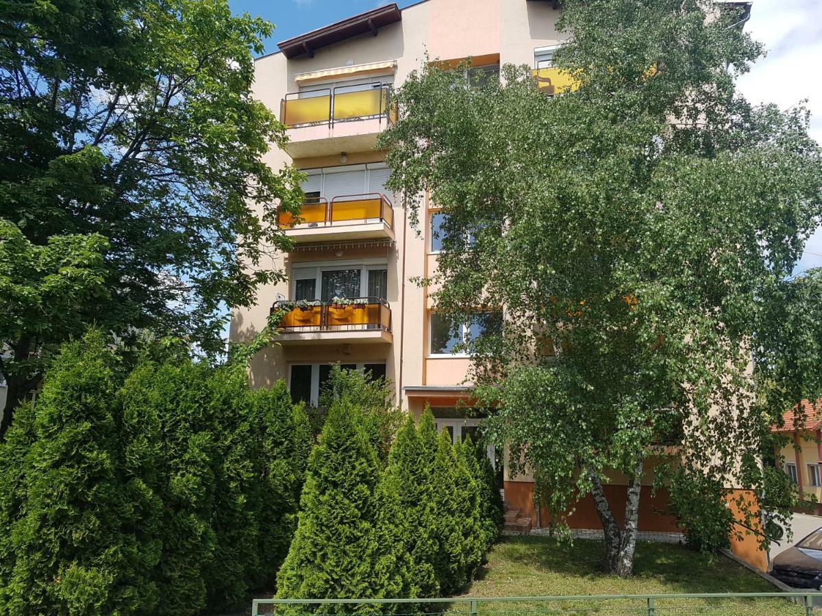 Bazsi Apartman Шіофок Екстер'єр фото