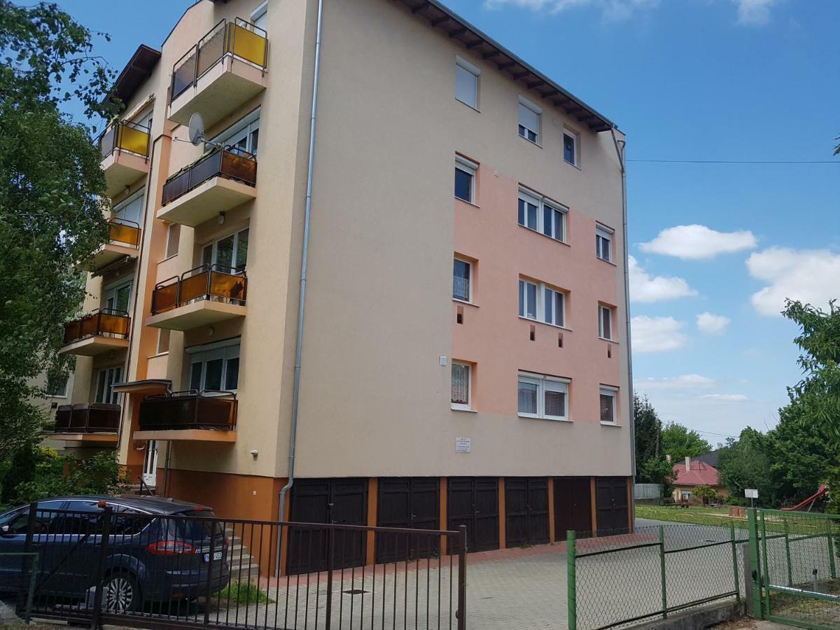 Bazsi Apartman Шіофок Екстер'єр фото